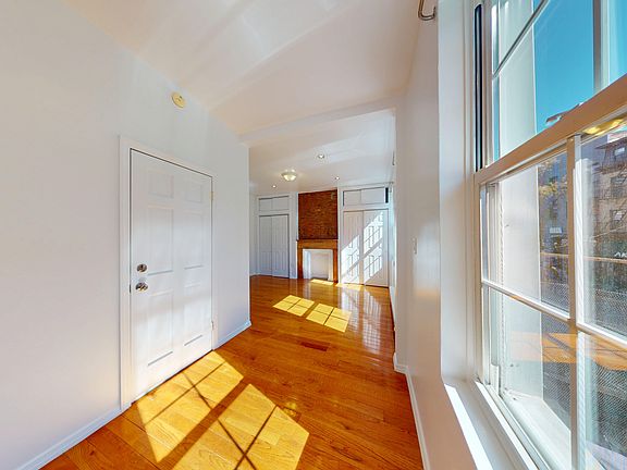 3rd image of 214 Bedford Ave #1