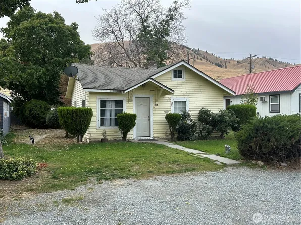424 E Trow Avenue, Chelan, WA 98816