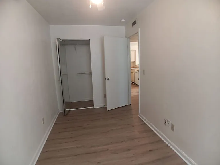 1470 Seneca Dr #D — Photo 7