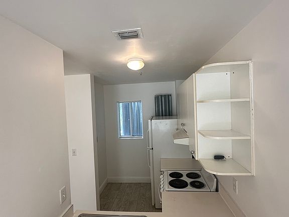 4th image of 835 SW 2nd St #209