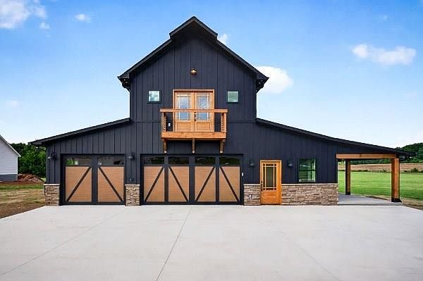1st image of 123 Cattlemans Dr