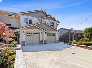 819 SW 13th St #2, Newport, OR 97365