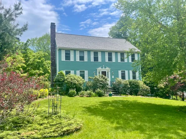 37 Brookside Dr, Uxbridge, MA 01569