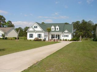 326 Divot Ct, Cape Carteret, NC 28584