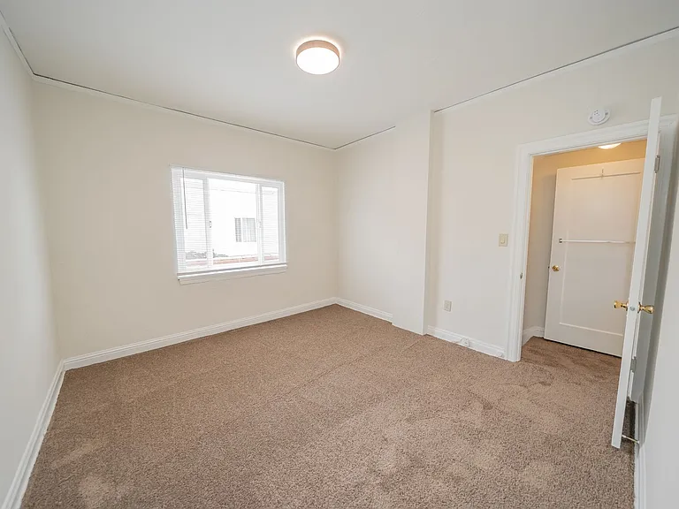 2867 MacArthur Blvd — Photo 10