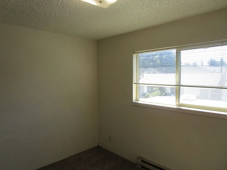 212 SE 5th St — Photo 7