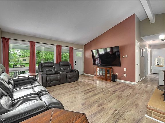 3rd image of 1094 Sanford St
