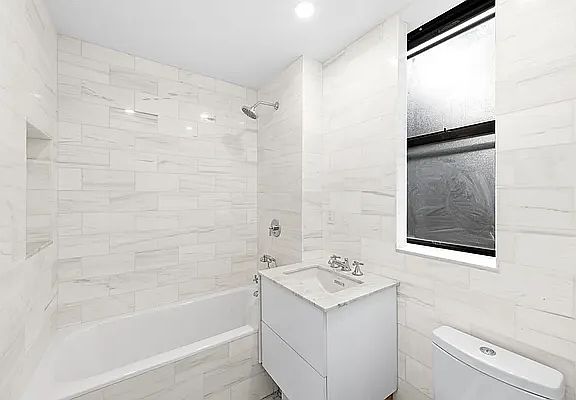 4th image of 30 W 90th St APT 4A
