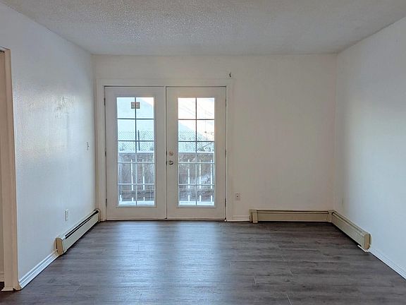 4th image of 300 Woodridge St