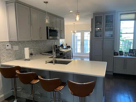 4th image of 2531 Kimball St