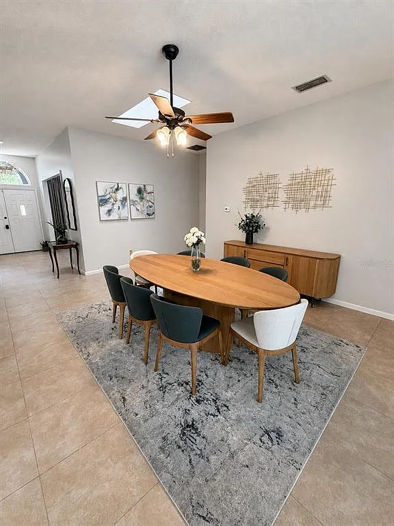 4 bed, 3.0 bath, 2399 sqft, $3,200 — Photo 3