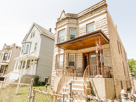 2nd image of 832 N Waller Ave