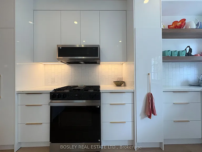 111 Carlaw Ave — Photo 8
