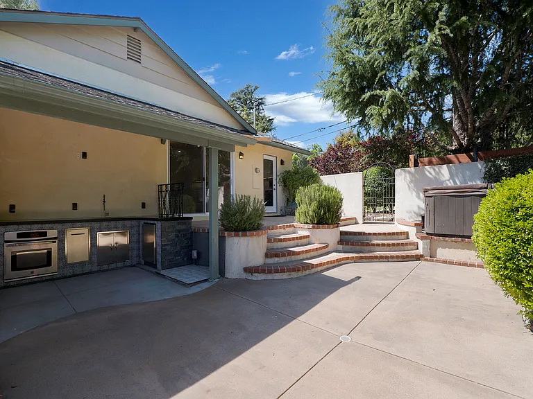 2254 Cross St — Photo 23