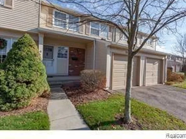 5117 Buckingham Pl, Troy, MI 48098
