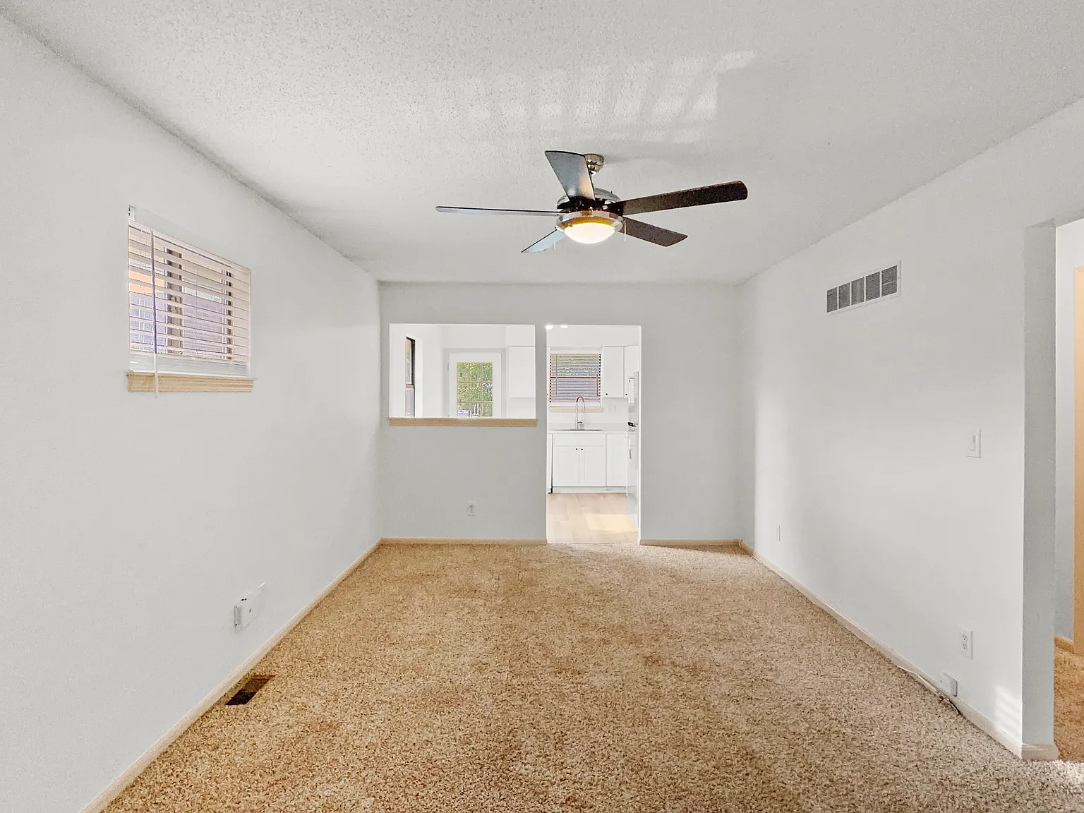 2 bed, 1100 sqft, $1,560 — Photo 3