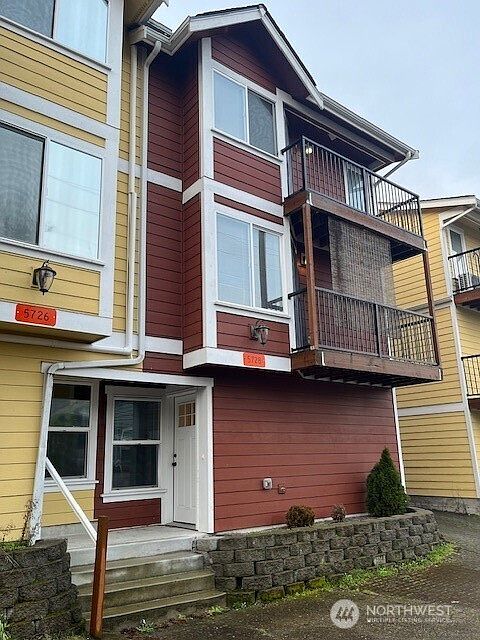 1st image of 5728 Roosevelt Way NE