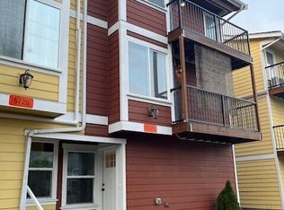 5728 Roosevelt Way NE, Seattle, WA