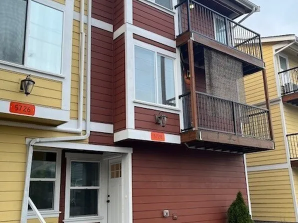 5728 Roosevelt Way NE, Seattle, WA 98105