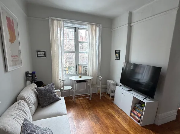 42 Bank Street image 1 of 6