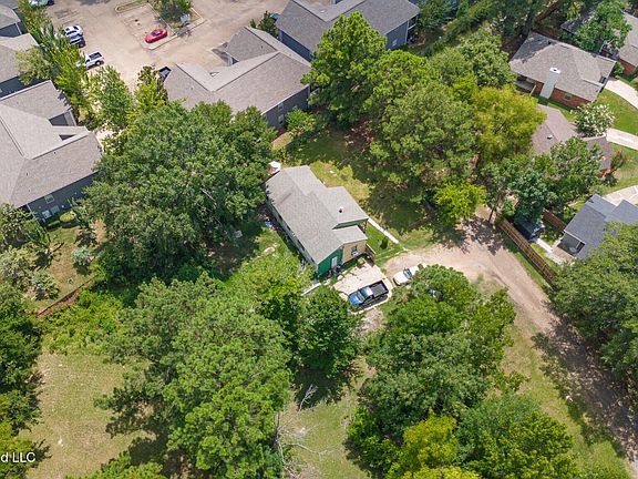 5th image of 120 Woody Dr