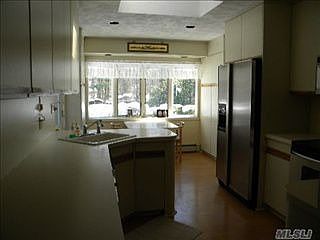 3rd image of 163 Suydam Ln
