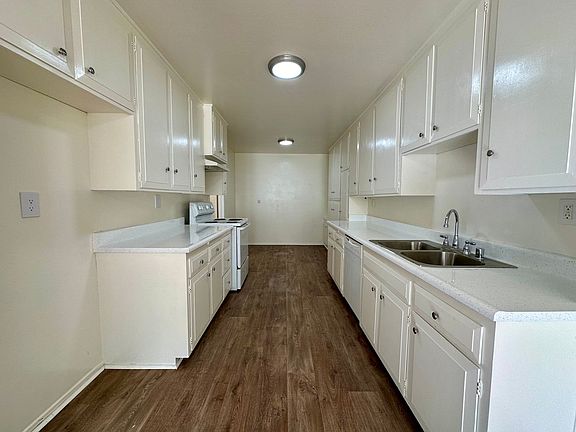 3rd image of 12320 Burbank Blvd APT 208