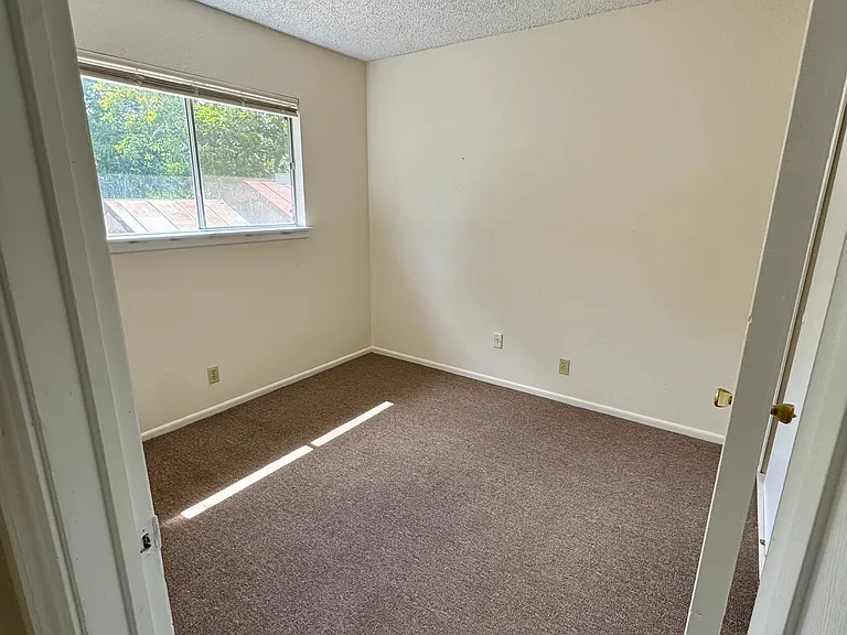 1523 Quintana Rd #18 — Photo 8