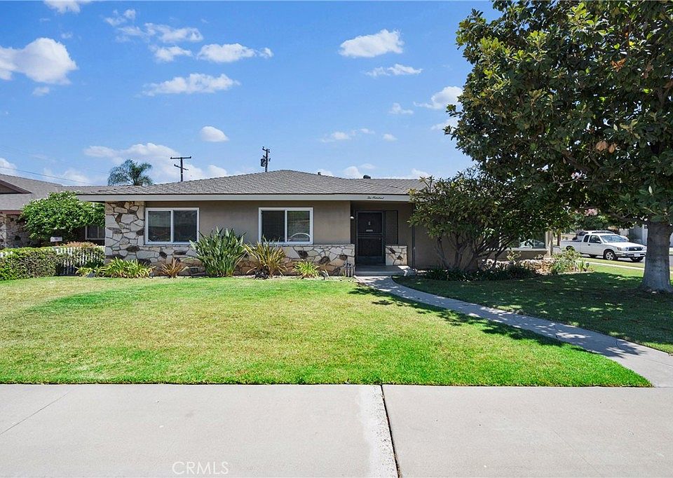1st image of 200 Ladera Vista Dr