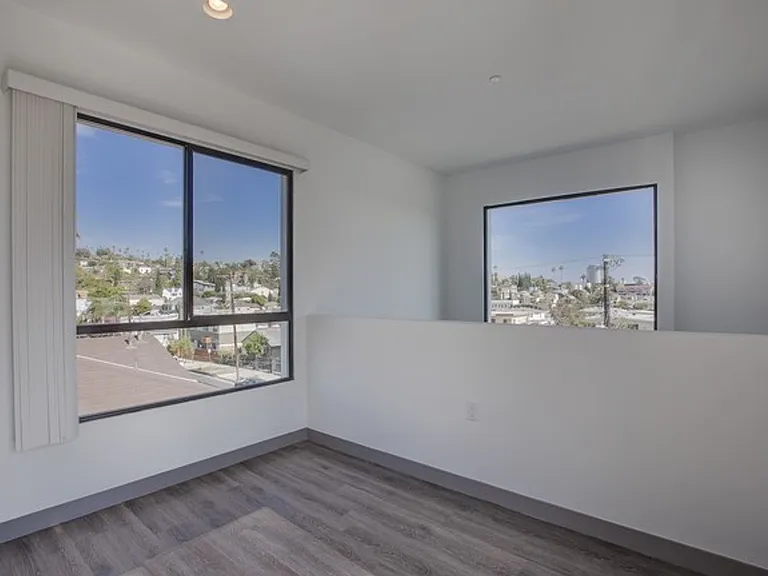 4255 Lockwood Ave — Photo 24