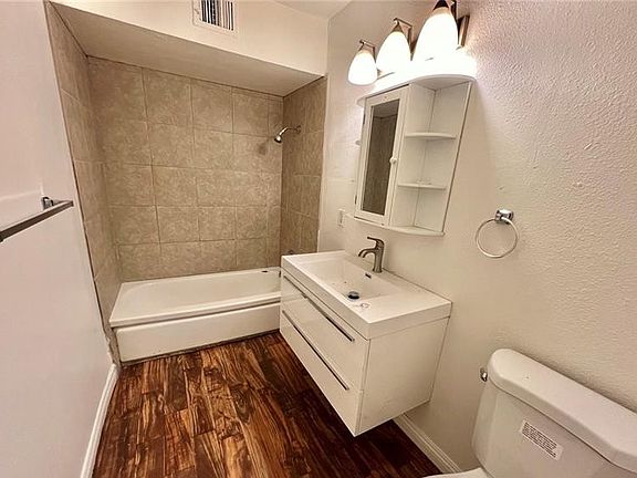 5th image of 581 Northrop Ave #1-8