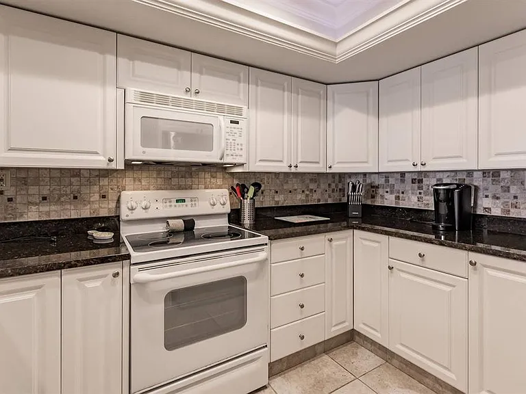 1125 W Peppertree Dr #605 — Photo 11