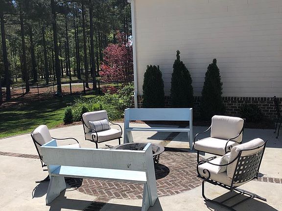 4th image of 405 Woodbridge Cir