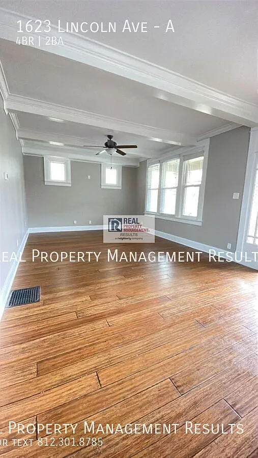 Charming 4 Bedroom Duplex Near University of Evansville — Photo 2
