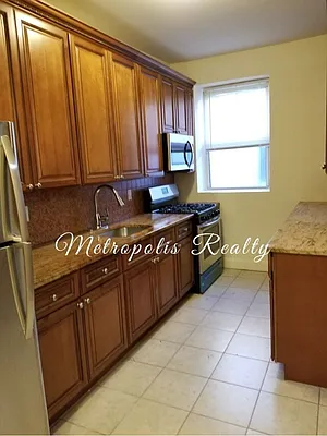 Rented by Metropolis International Realty Inc. | media 16