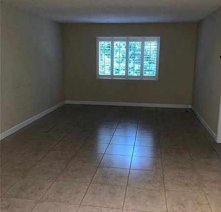 4th image of 639 W Oakland Park Blvd #211