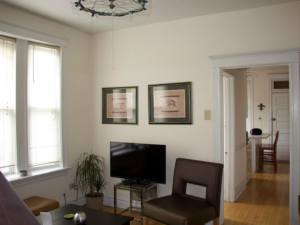2nd image of 2042 W Augusta Blvd APT 3