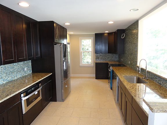 STONE FLOOR & GRANITE