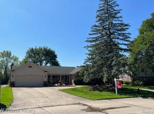 29625 High Valley Rd, Farmington Hills, MI 48331