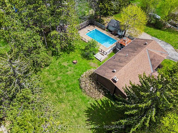 2nd image of 2518 Rideau Ferry Rd