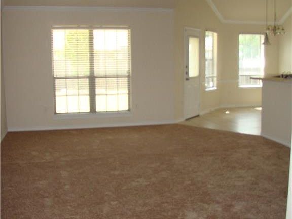 4th image of 2407 Merle Dr
