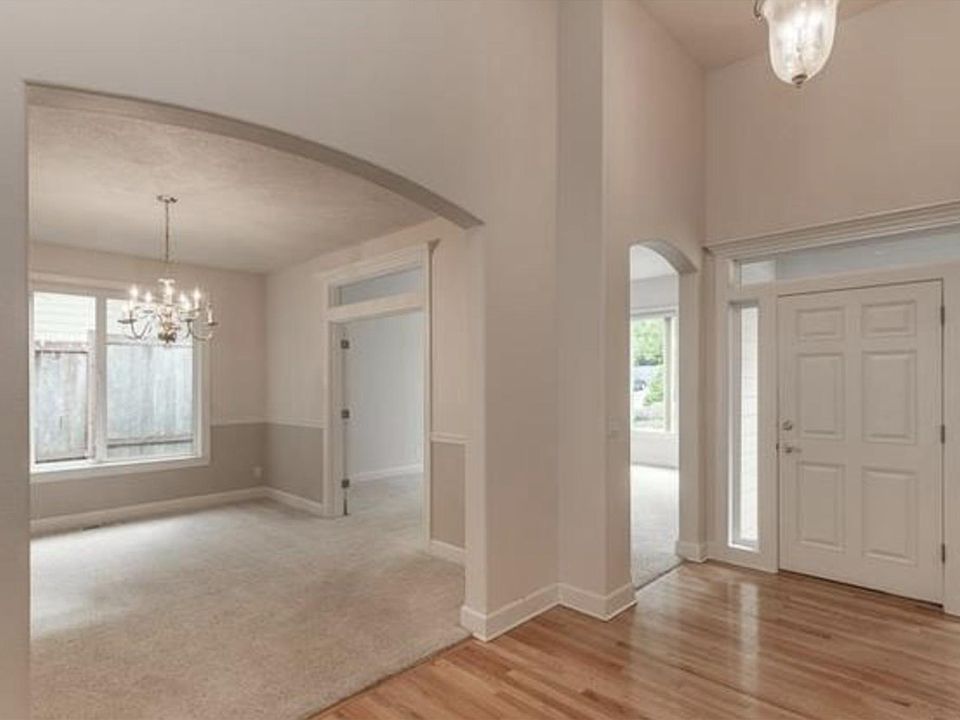 Dining and flex space