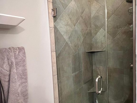 5th image of 1378 N Wolcott Ave APT 2C