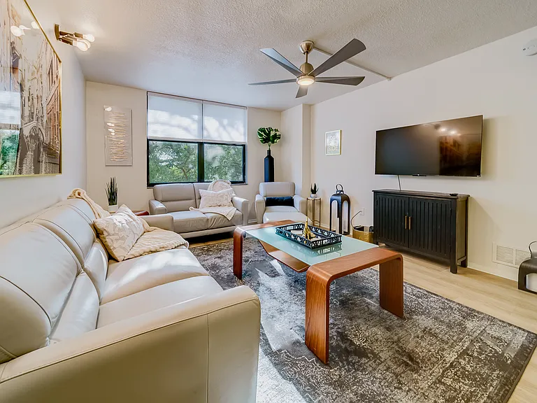 701 S Madison Ave #212 — Photo 8