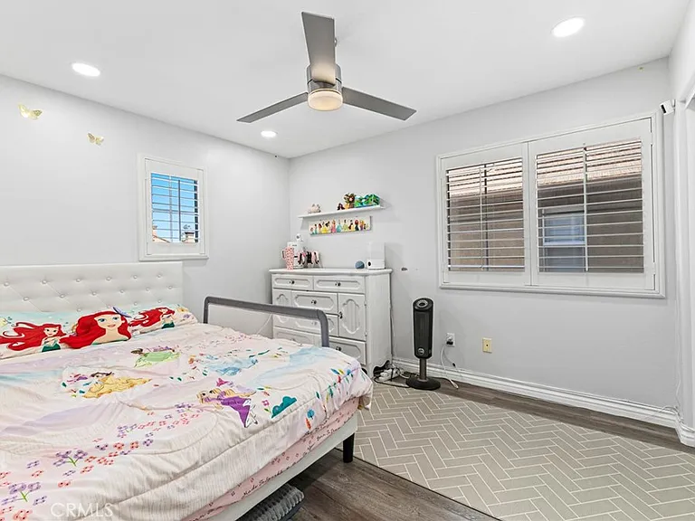 15881 Madelyn Ct — Photo 31