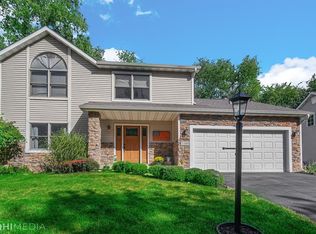2205 Alan Dr, Valparaiso, IN 46383