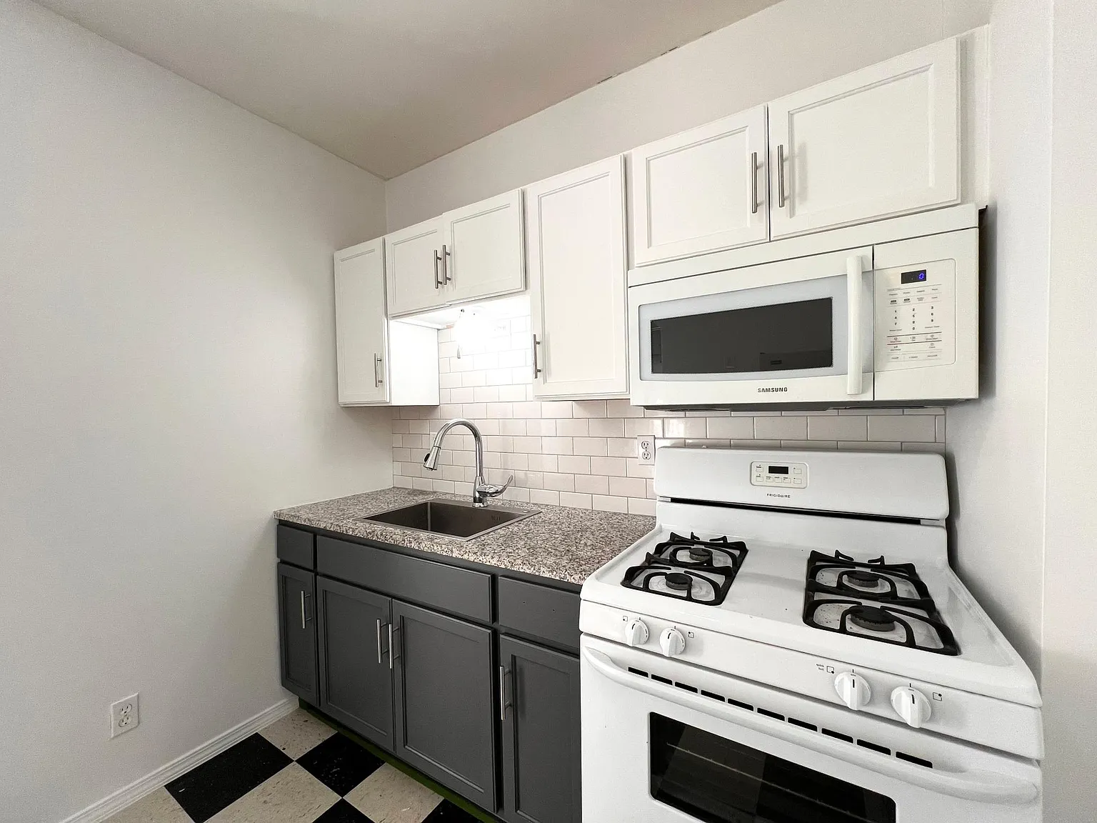Studio, 400 sqft, $715 — Photo 4