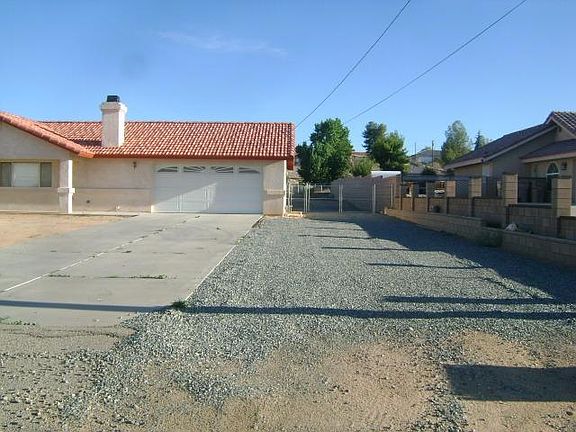 3rd image of 18593 Danbury Ave