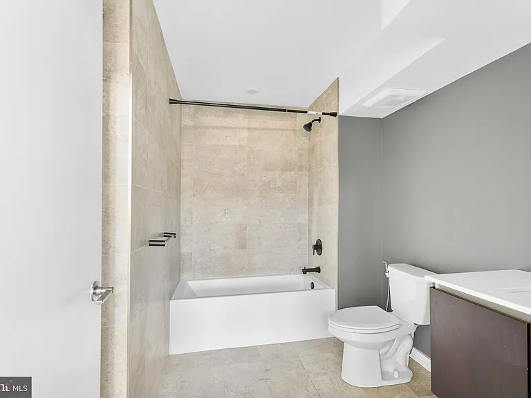 455-459 N 5th St #3 — Photo 10