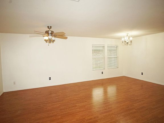 4th image of 814 Wild Prairie Dr